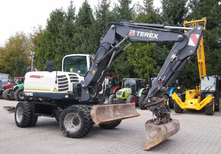 Koparka kołowa Terex TW110 2012 - Gumikerekes kotró: 1 kép. Koparka kołowa Terex TW110 2012 - Gumikerekes kotró: 1 kép.