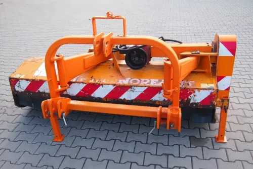 Kosiarka bijakowa 2M 2005 Szerokość robocza 2m - Szárzúzó: 1 kép. Kosiarka bijakowa 2M 2005 Szerokość robocza 2m - Szárzúzó: 1 kép.
