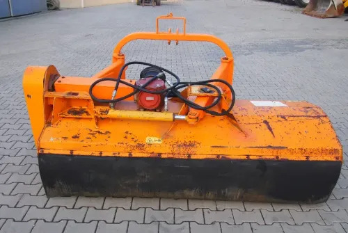 Kosiarka bijakowa 2M 2005 Szerokość robocza 2m - Szárzúzó: 2 kép. Kosiarka bijakowa 2M 2005 Szerokość robocza 2m - Szárzúzó: 2 kép.
