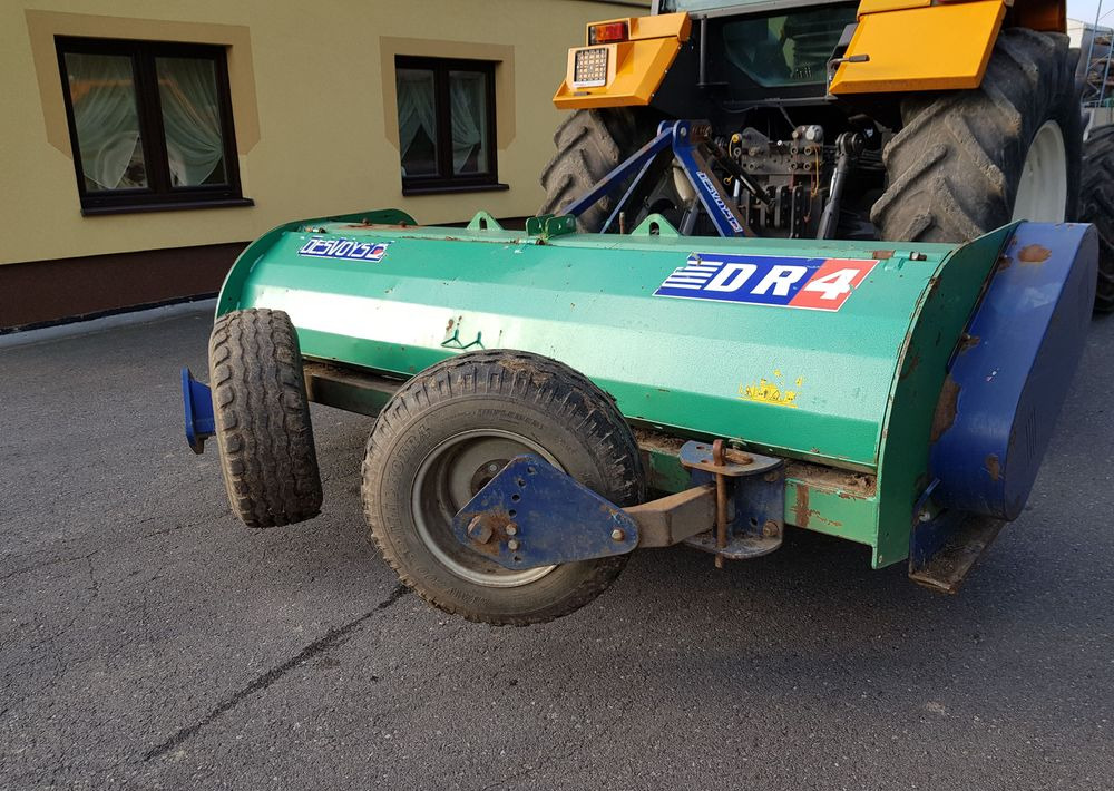 Kosiarka bijakowa Desvoys BH DR4 2011 - Szárzúzó: 2 kép. Kosiarka bijakowa Desvoys BH DR4 2011 - Szárzúzó: 2 kép.