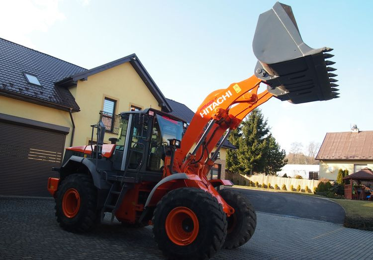 Ładowarka Hitachi ZW250 2010 Ładowarka Hitachi Waga, Centralne smarowanie - Gumikerekes homlokrakodó: 4 kép. Ładowarka Hitachi ZW250 2010 Ładowarka Hitachi Waga, Centralne smarowanie - Gumikerekes homlokrakodó: 4 kép.