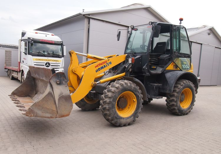 Ładowarka Komatsu WA100-6 2012 Ładowarka Komatsu WA 100-6 - Gumikerekes homlokrakodó: 4 kép. Ładowarka Komatsu WA100-6 2012 Ładowarka Komatsu WA 100-6 - Gumikerekes homlokrakodó: 4 kép.