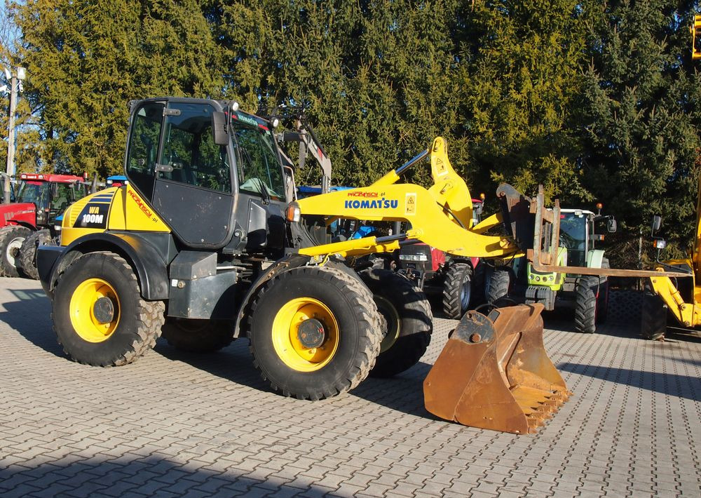 Ładowarka Komatsu WA100M 2007 Ładowarka Komatsu - Gumikerekes homlokrakodó: 1 kép. Ładowarka Komatsu WA100M 2007 Ładowarka Komatsu - Gumikerekes homlokrakodó: 1 kép.