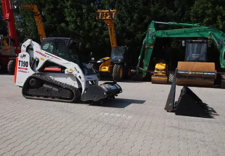 Miniładowarka Bobcat T190 2012 - Mini homlokrakodó: 3 kép. Miniładowarka Bobcat T190 2012 - Mini homlokrakodó: 3 kép.