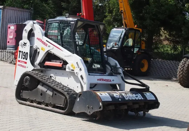 Miniładowarka Bobcat T190 2012 - Kompakt lánctalpas rakodó: 4 kép. Miniładowarka Bobcat T190 2012 - Kompakt lánctalpas rakodó: 4 kép.