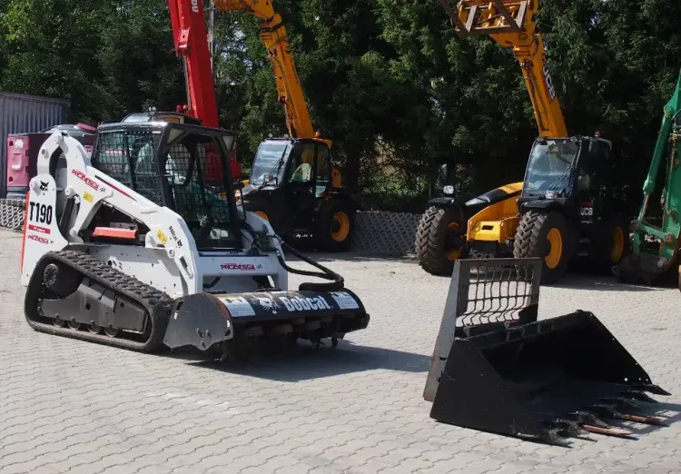 Miniładowarka Bobcat T190 2012 - Kompakt lánctalpas rakodó: 2 kép. Miniładowarka Bobcat T190 2012 - Kompakt lánctalpas rakodó: 2 kép.