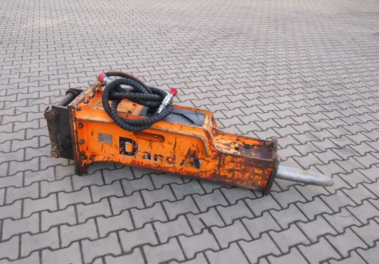 Młot hydraulczny wyburzeniowy do kucia - Hidraulikus törőfej - Építőipari gépek: 2 kép. Młot hydraulczny wyburzeniowy do kucia - Hidraulikus törőfej - Építőipari gépek: 2 kép.