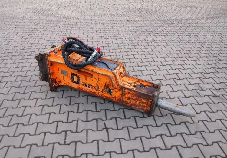 Młot hydraulczny wyburzeniowy do kucia - Hidraulikus törőfej - Építőipari gépek: 1 kép. Młot hydraulczny wyburzeniowy do kucia - Hidraulikus törőfej - Építőipari gépek: 1 kép.