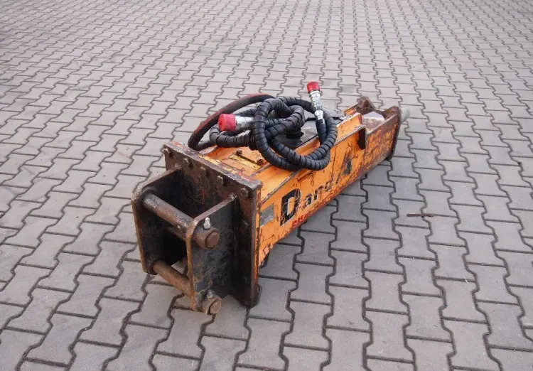 Młot hydraulczny wyburzeniowy do kucia - Hidraulikus törőfej - Építőipari gépek: 4 kép. Młot hydraulczny wyburzeniowy do kucia - Hidraulikus törőfej - Építőipari gépek: 4 kép.