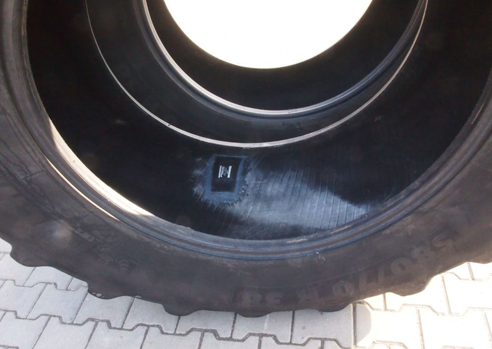 Opony Michelin 20,4R38 Opony rolnicze MICHELIN 580/70R38 - Gumiabroncs: 3 kép. Opony Michelin 20,4R38 Opony rolnicze MICHELIN 580/70R38 - Gumiabroncs: 3 kép.