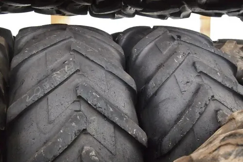 Opony Michelin 20,8R38 - Gumiabroncs: 3 kép. Opony Michelin 20,8R38 - Gumiabroncs: 3 kép.