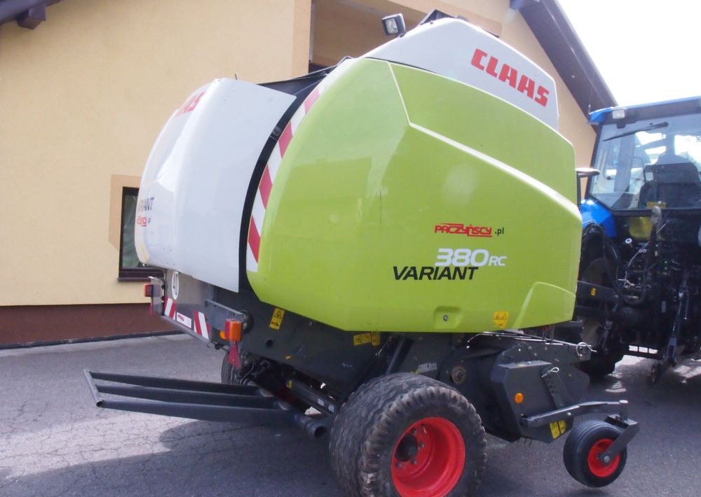 Prasa Claas VARIANT 380 RC  2014 Prasa rolująca z nożami i opuszczana podłoga - Bálázó: 1 kép. Prasa Claas VARIANT 380 RC  2014 Prasa rolująca z nożami i opuszczana podłoga - Bálázó: 1 kép.
