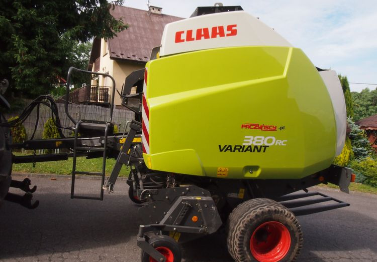 Prasa Claas VARIANT 380 RC  2014 Prasa rolująca z nożami i opuszczana podłoga - Bálázó: 4 kép. Prasa Claas VARIANT 380 RC  2014 Prasa rolująca z nożami i opuszczana podłoga - Bálázó: 4 kép.