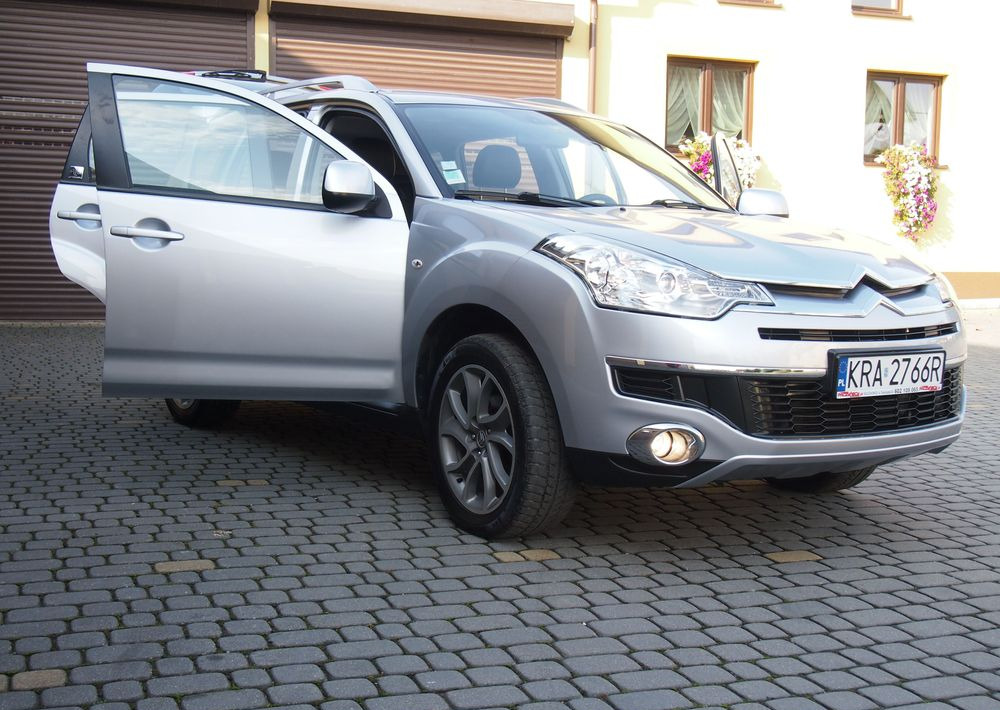 Samochód Citroen C-Crosser 2.2 HDI 2010 Samochód osobowy SUW 4x4 - Autó: 3 kép. Samochód Citroen C-Crosser 2.2 HDI 2010 Samochód osobowy SUW 4x4 - Autó: 3 kép.