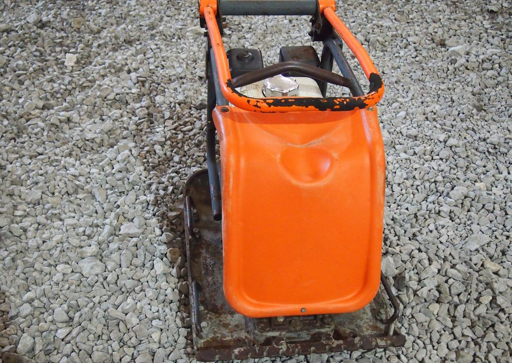 Ubijarka Belle PC5000E 2009 Zagęszczarka ubijarka Bella - Lapvibrátor: 5 kép. Ubijarka Belle PC5000E 2009 Zagęszczarka ubijarka Bella - Lapvibrátor: 5 kép.