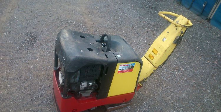 Ubijarka Dynapac LH 300 2006 - Lapvibrátor: 1 kép. Ubijarka Dynapac LH 300 2006 - Lapvibrátor: 1 kép.
