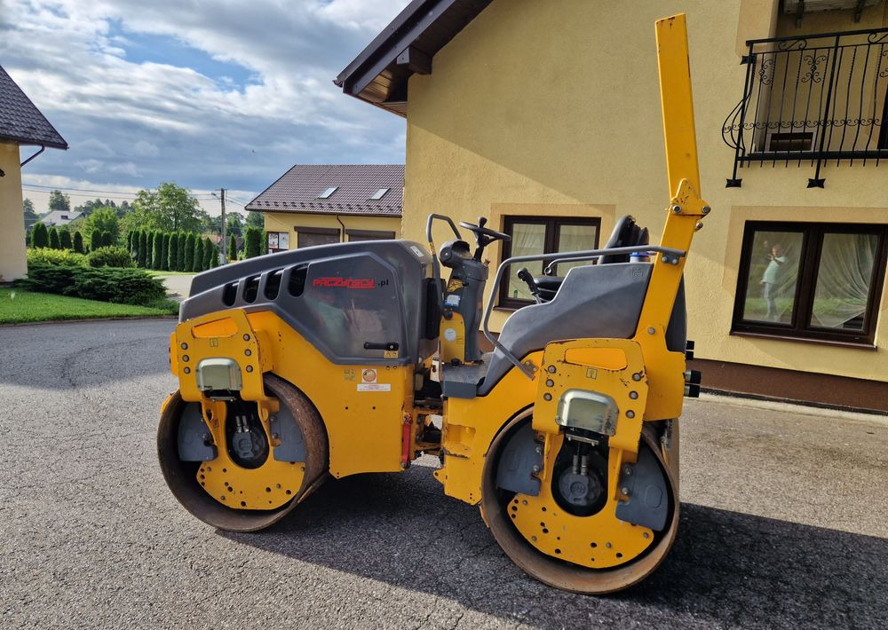 Walec Hamm HD14VV 2014 Walec HAMM HD 14VV silnik KUBOTA - Henger: 3 kép. Walec Hamm HD14VV 2014 Walec HAMM HD 14VV silnik KUBOTA - Henger: 3 kép.