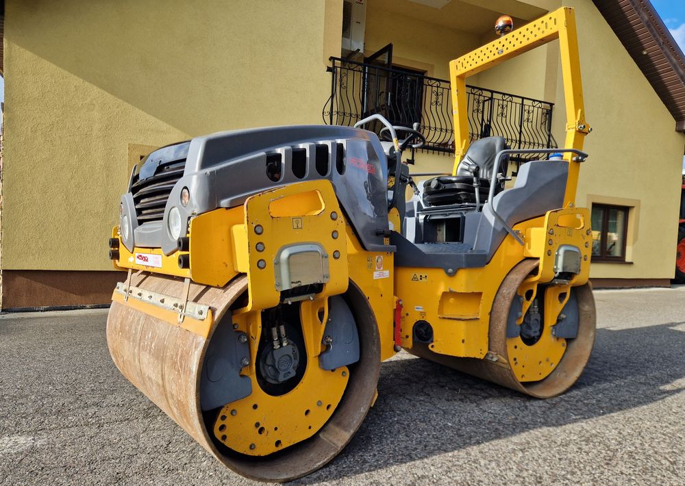 Walec Hamm HD14VV 2014 Walec HAMM HD 14VV silnik KUBOTA - Henger: 2 kép. Walec Hamm HD14VV 2014 Walec HAMM HD 14VV silnik KUBOTA - Henger: 2 kép.