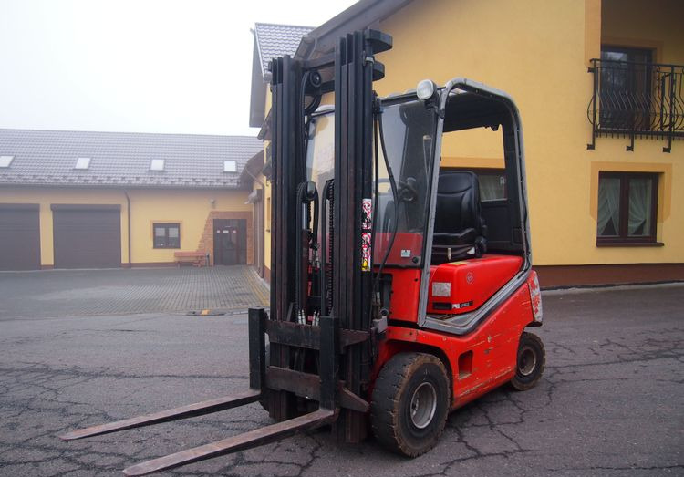 Wózek widłowy Toyota 8f 2011 TRIPLEX - Gázüzemű targonca: 2 kép. Wózek widłowy Toyota 8f 2011 TRIPLEX - Gázüzemű targonca: 2 kép.