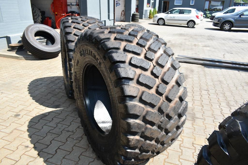 Alliance 600/55R26.5 / 882/ 165D /Steel Belted TL - Gumiabroncs - Mezőgazdasági gépek: 5 kép. Alliance 600/55R26.5 / 882/ 165D /Steel Belted TL - Gumiabroncs - Mezőgazdasági gépek: 5 kép.