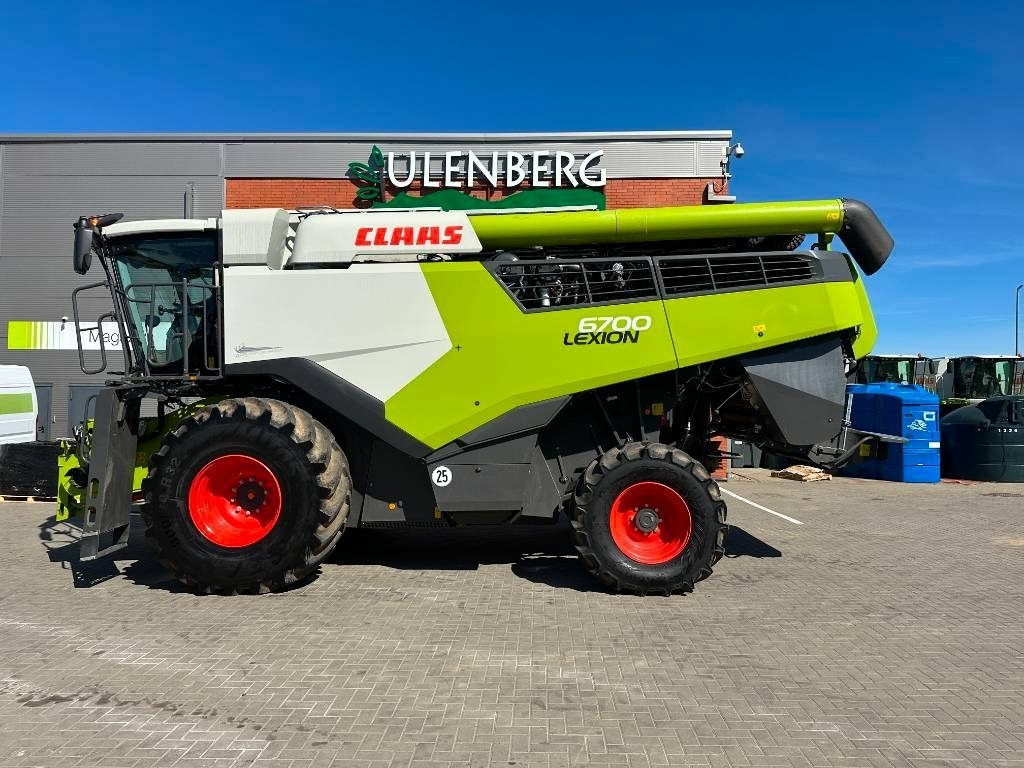 Claas Lexion 6700 - Kombájn: 4 kép. Claas Lexion 6700 - Kombájn: 4 kép.