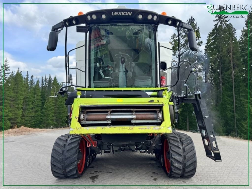 Claas Lexion 8700 Terra Trac - Kombájn: 3 kép. Claas Lexion 8700 Terra Trac - Kombájn: 3 kép.