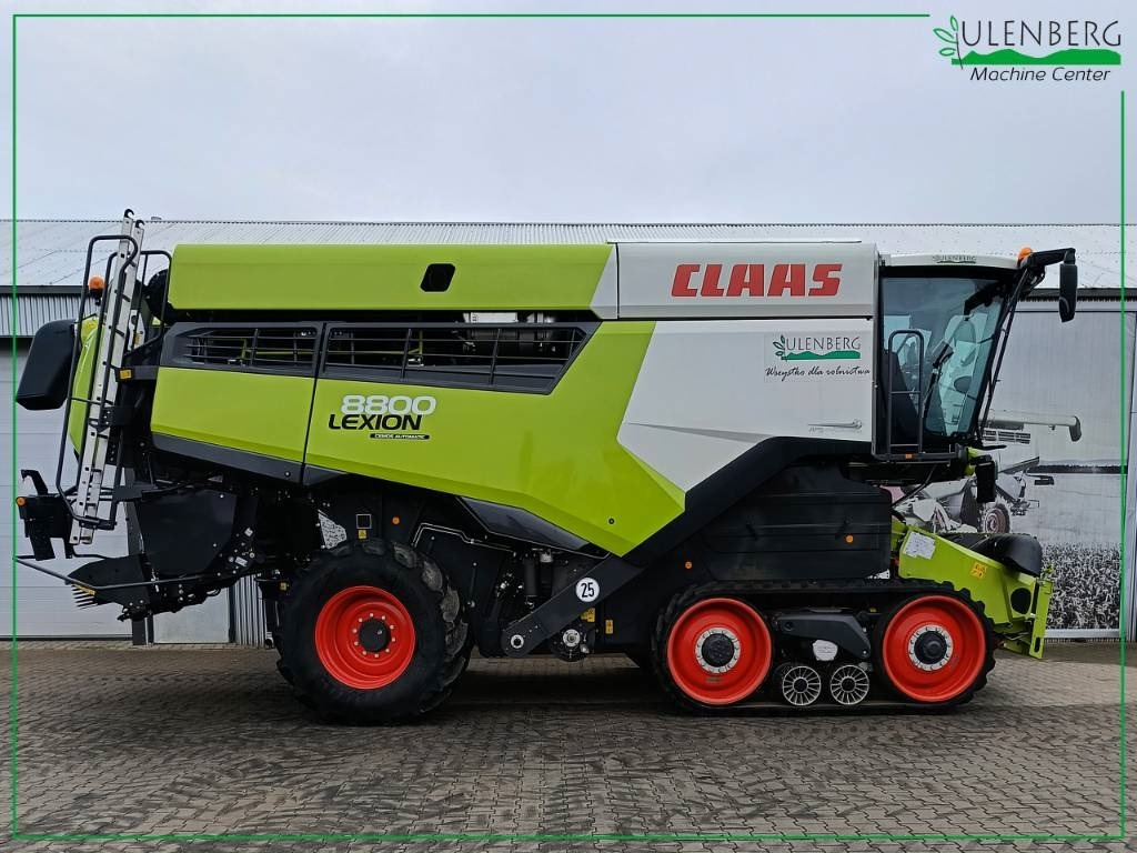 Claas Lexion 8800 TT - Kombájn: 4 kép. Claas Lexion 8800 TT - Kombájn: 4 kép.
