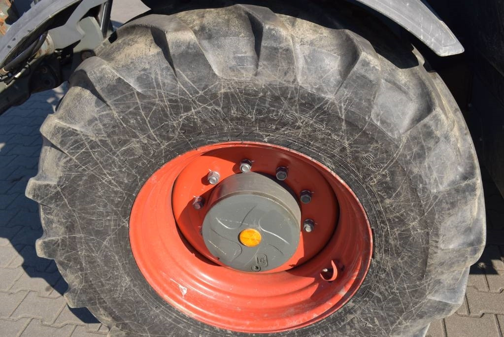 Claas Scorpion 756 - Teleszkópos rakodó: 4 kép. Claas Scorpion 756 - Teleszkópos rakodó: 4 kép.