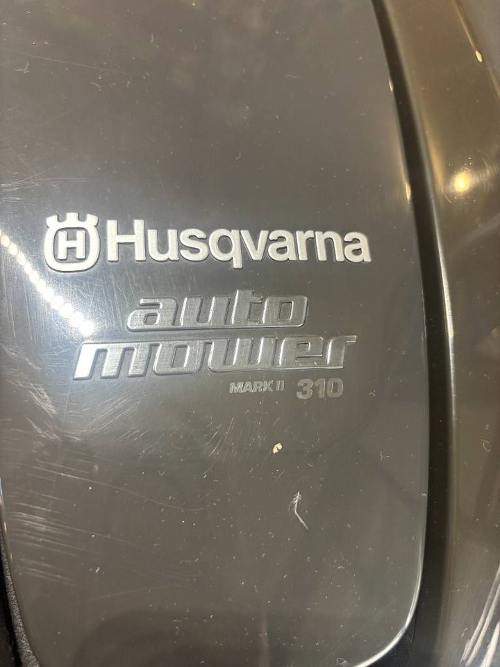 Husqvarna Automower 310 - Kerti fűkasza: 2 kép. Husqvarna Automower 310 - Kerti fűkasza: 2 kép.