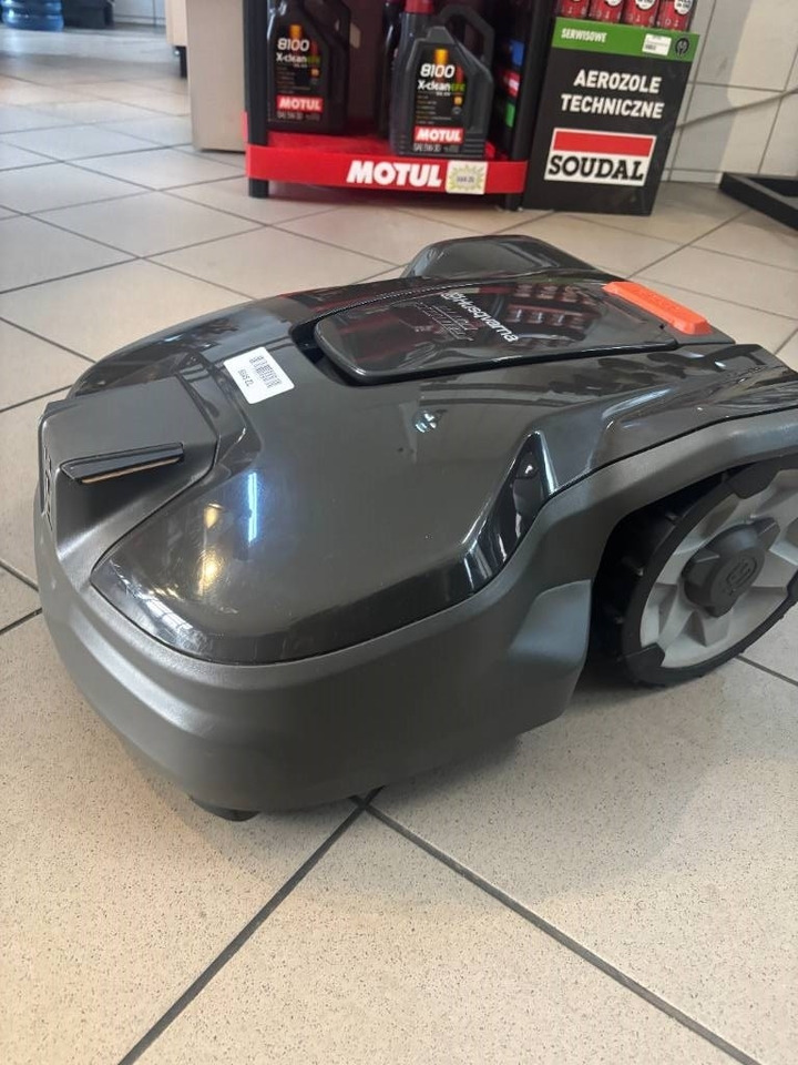 Husqvarna Automower 310 - Kerti fűkasza: 1 kép. Husqvarna Automower 310 - Kerti fűkasza: 1 kép.