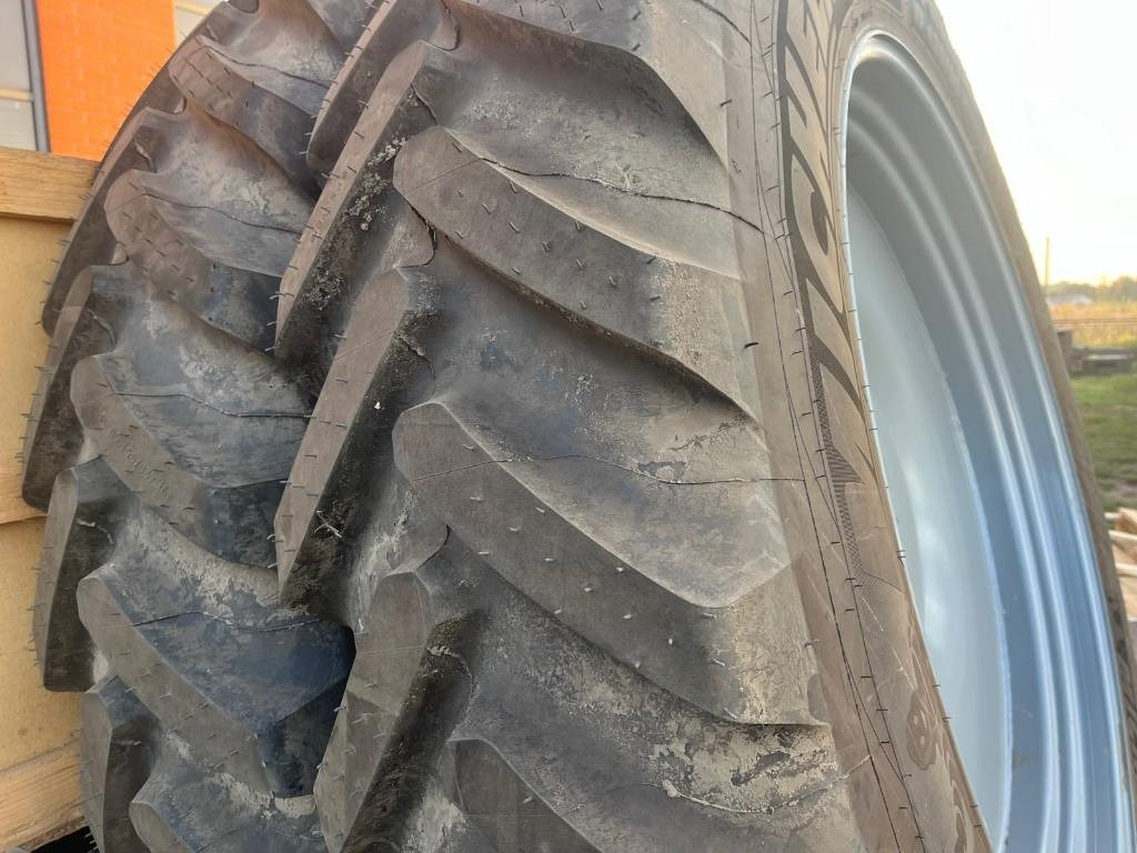 Michelin FELGA Z OPONĄ VF 420/95R50 CFO 179D/175E SPRAYBIB - Gumiabroncs - Mezőgazdasági gépek: 4 kép. Michelin FELGA Z OPONĄ VF 420/95R50 CFO 179D/175E SPRAYBIB - Gumiabroncs - Mezőgazdasági gépek: 4 kép.