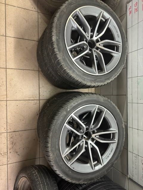 Pirelli P ZERO Winter 255/45/19 - Gumiabroncs - Teherautó: 2 kép. Pirelli P ZERO Winter 255/45/19 - Gumiabroncs - Teherautó: 2 kép.