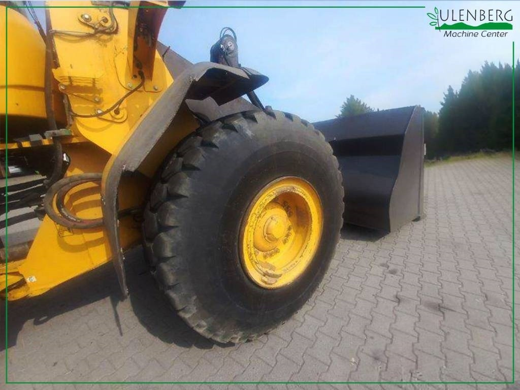 Volvo L 120 G - Gumikerekes homlokrakodó: 4 kép. Volvo L 120 G - Gumikerekes homlokrakodó: 4 kép.