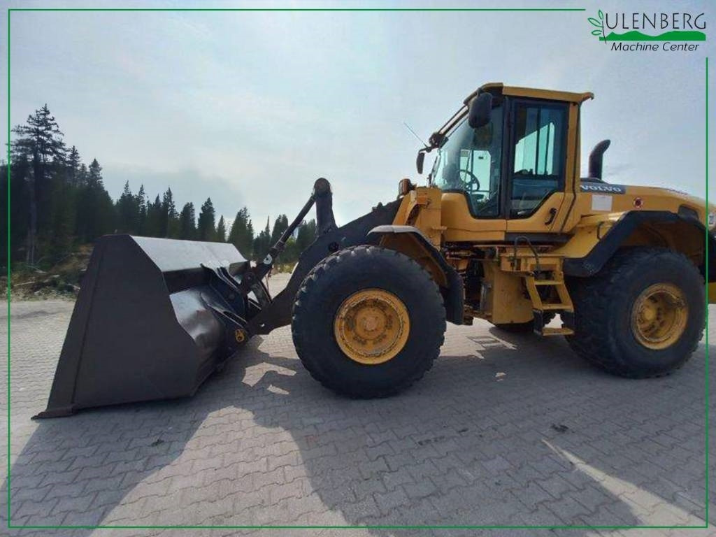 Volvo L 120 G - Gumikerekes homlokrakodó: 1 kép. Volvo L 120 G - Gumikerekes homlokrakodó: 1 kép.