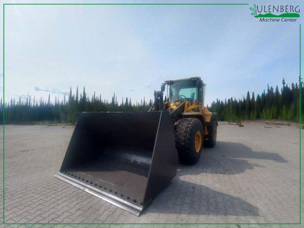 Volvo L 120 G - Gumikerekes homlokrakodó: 3 kép. Volvo L 120 G - Gumikerekes homlokrakodó: 3 kép.