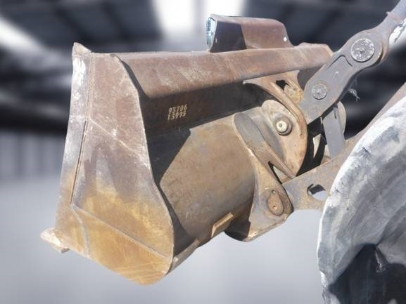 Volvo L 150 E - Gumikerekes homlokrakodó: 4 kép. Volvo L 150 E - Gumikerekes homlokrakodó: 4 kép.