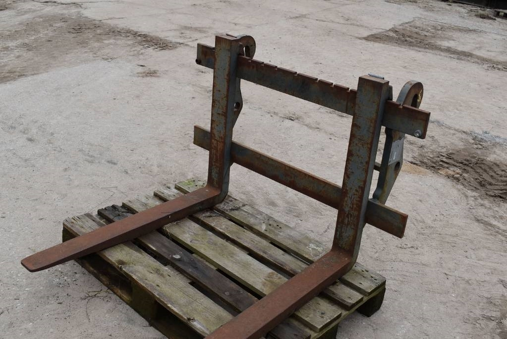 Widły do ładowarki Volvo ,cat, case, kramer - Raklapvilla - Építőipari gépek: 4 kép. Widły do ładowarki Volvo ,cat, case, kramer - Raklapvilla - Építőipari gépek: 4 kép.