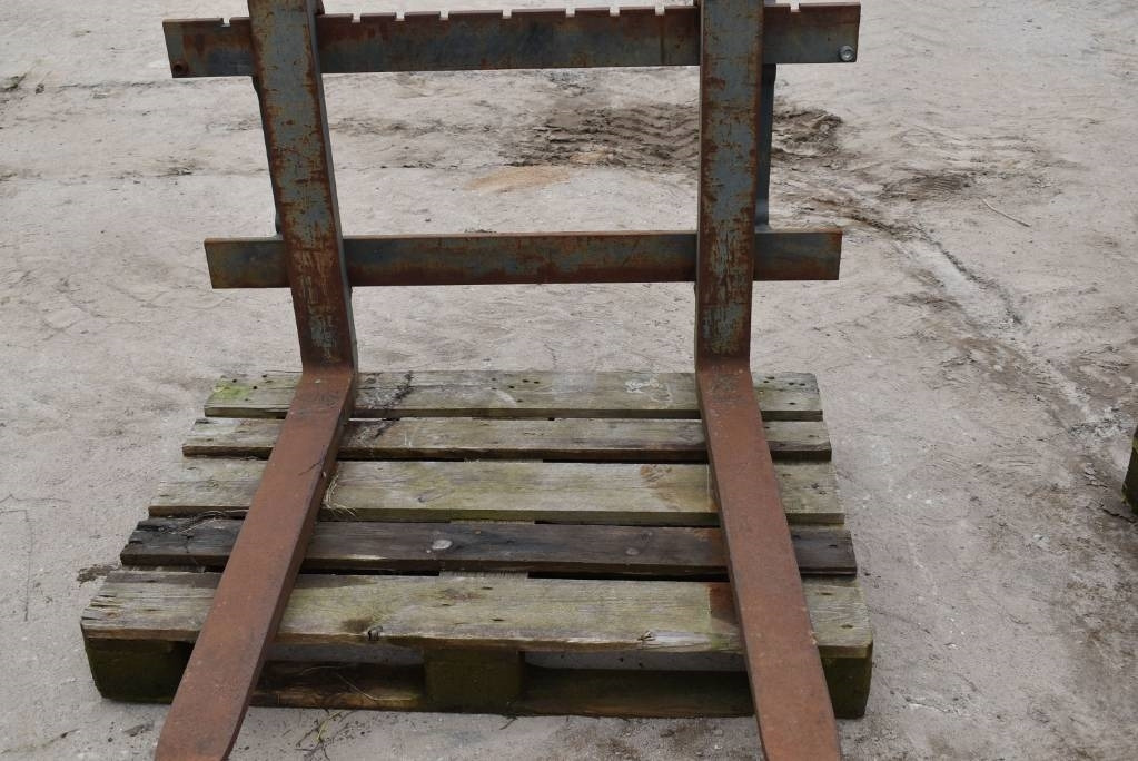 Widły do ładowarki Volvo ,cat, case, kramer - Raklapvilla - Építőipari gépek: 5 kép. Widły do ładowarki Volvo ,cat, case, kramer - Raklapvilla - Építőipari gépek: 5 kép.