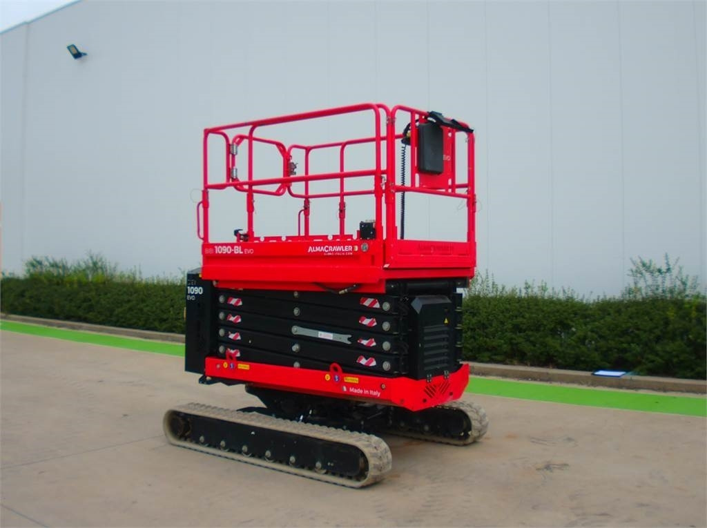 Almaccrawler BIBI1090-BL EVO - Ollós emelő: 3 kép. Almaccrawler BIBI1090-BL EVO - Ollós emelő: 3 kép.