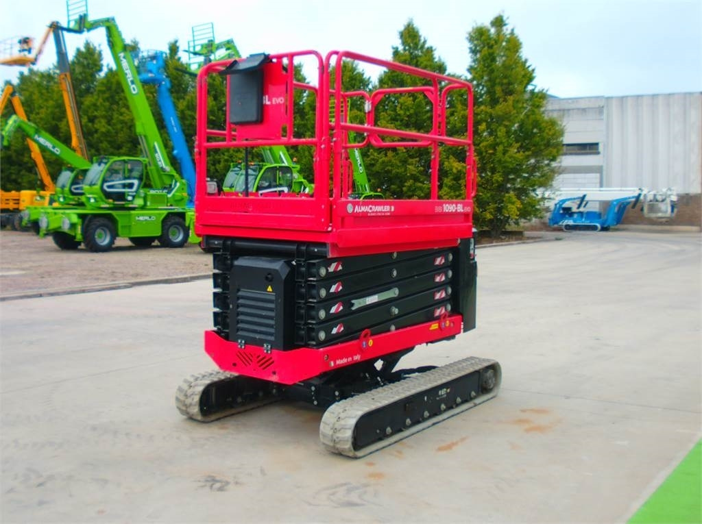 Almaccrawler BIBI1090-BL EVO - Ollós emelő: 4 kép. Almaccrawler BIBI1090-BL EVO - Ollós emelő: 4 kép.