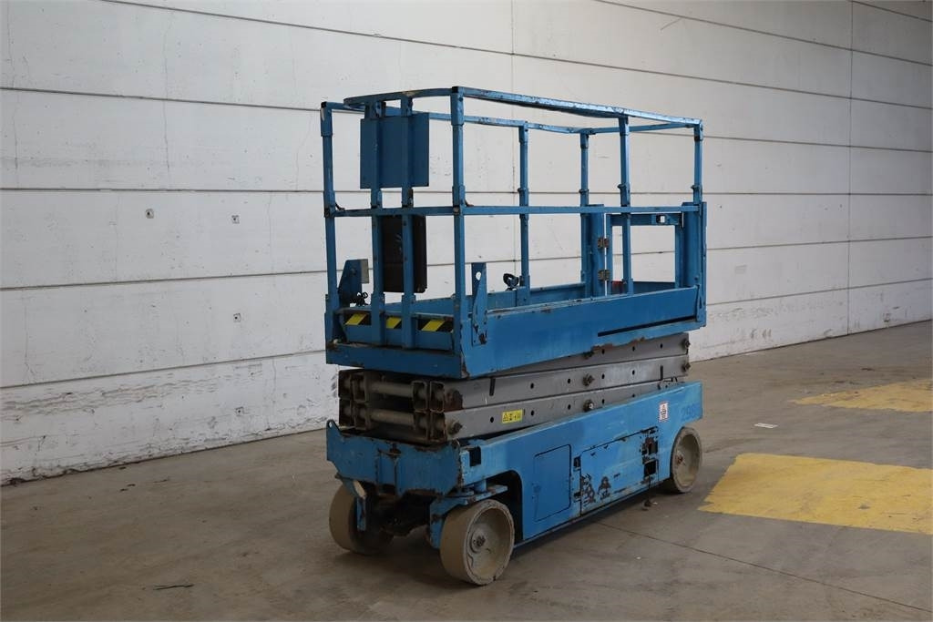 Genie GS2032 - Ollós emelő: 4 kép. Genie GS2032 - Ollós emelő: 4 kép.