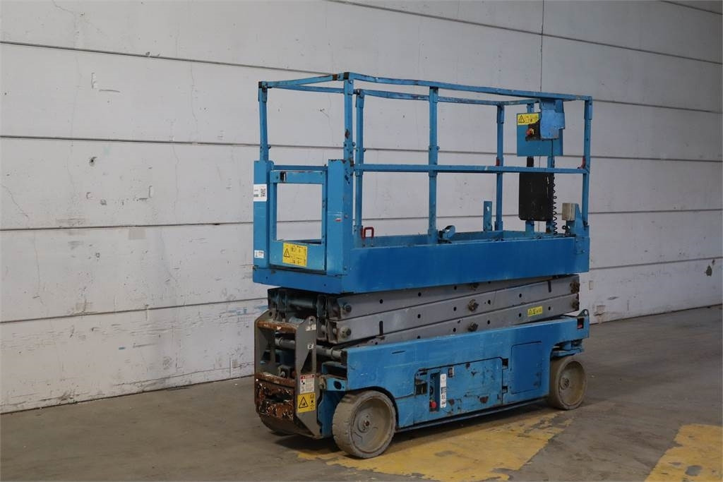 Genie GS2032 - Ollós emelő: 3 kép. Genie GS2032 - Ollós emelő: 3 kép.