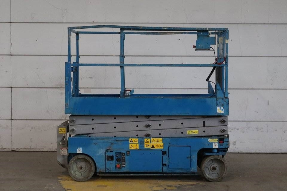 Genie GS2032 - Ollós emelő: 1 kép. Genie GS2032 - Ollós emelő: 1 kép.