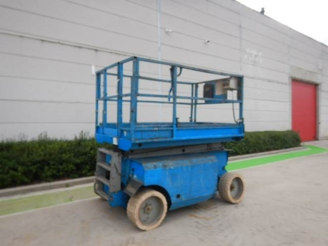 Genie GS3268DC - Ollós emelő: 3 kép. Genie GS3268DC - Ollós emelő: 3 kép.