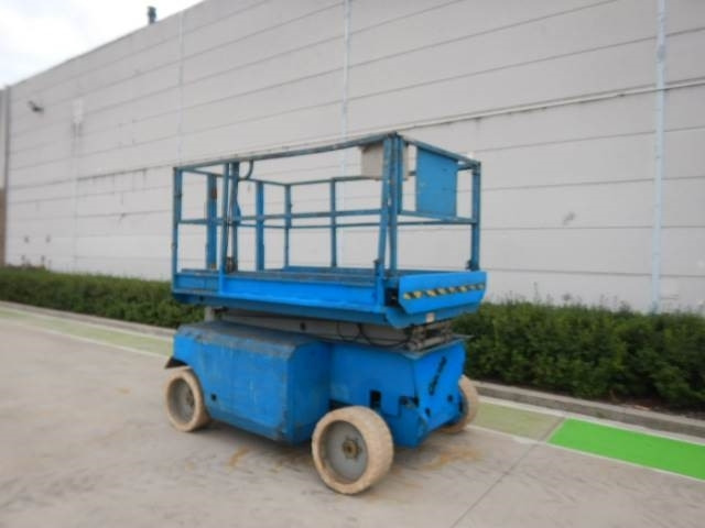 Genie GS3268DC - Ollós emelő: 2 kép. Genie GS3268DC - Ollós emelő: 2 kép.