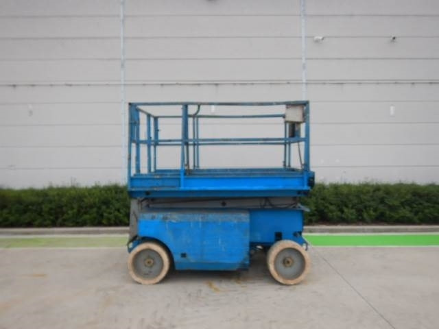 Genie GS3268DC - Ollós emelő: 1 kép. Genie GS3268DC - Ollós emelő: 1 kép.