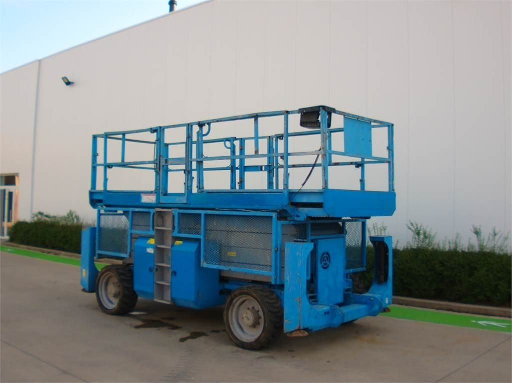 Genie GS4390RT - Ollós emelő: 3 kép. Genie GS4390RT - Ollós emelő: 3 kép.