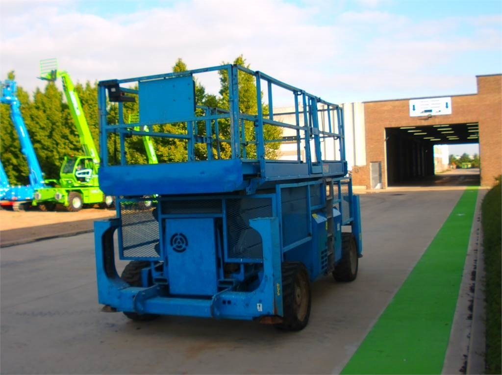 Genie GS4390RT - Ollós emelő: 4 kép. Genie GS4390RT - Ollós emelő: 4 kép.