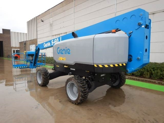 Genie S60J - Teleszkópos emelő: 3 kép. Genie S60J - Teleszkópos emelő: 3 kép.