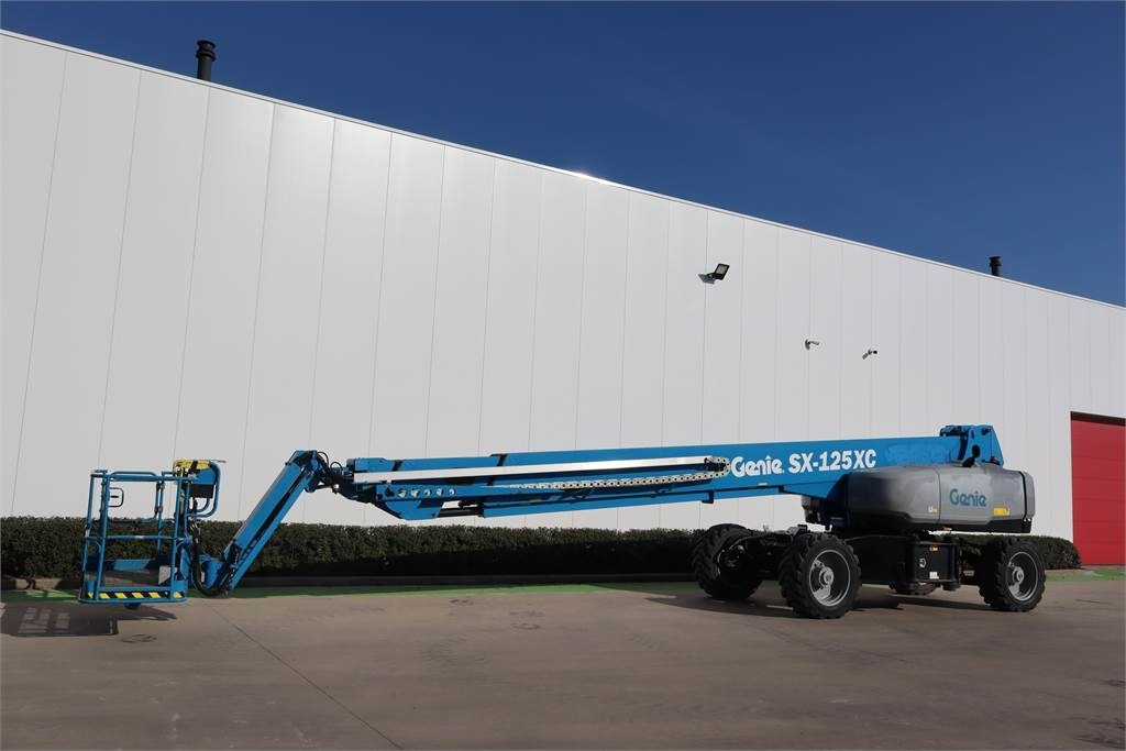 Genie SX125XC - Teleszkópos emelő: 2 kép. Genie SX125XC - Teleszkópos emelő: 2 kép.